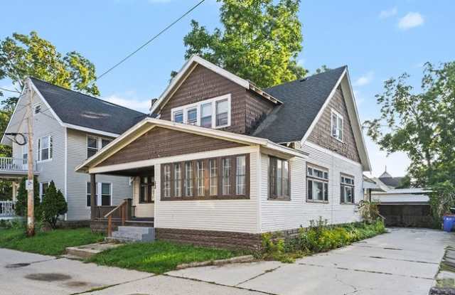 410 Marion Pl NW Apt 1 Gallery 2
