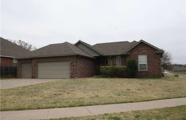 Lovely 4 Bedroom 2 Bathroom Home In Edmond Schools photos photos