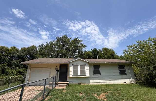3 Bedroom Home Large Yard photos photos 3 Bedroom Home Large Yard photos photos