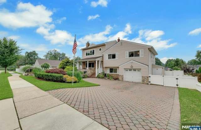 379 Leonard Drive Gallery 2
