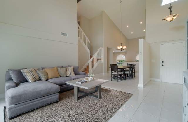 13547 Fountain View Boulevard Gallery 3
