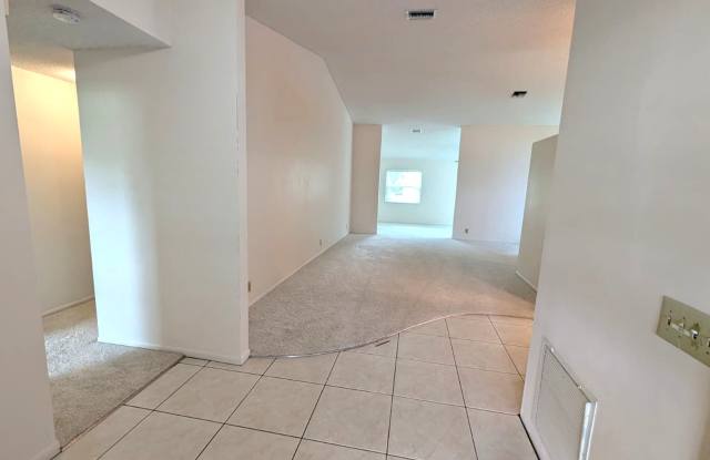 Space to Relax, Room to Enjoy, Your West Palm Beach Rental Gallery 4