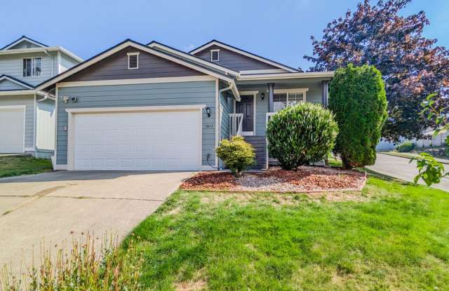 Move in ready 2 bed/ 1 bath rambler with 2 car garage - 7813 63rd Street Northeast, Marysville, WA 98270