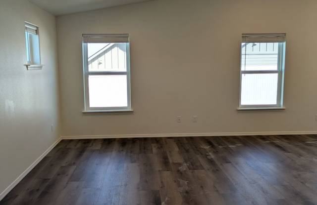 Brand new 3 bedroom/2.5 bathroom ready for move in Gallery 3