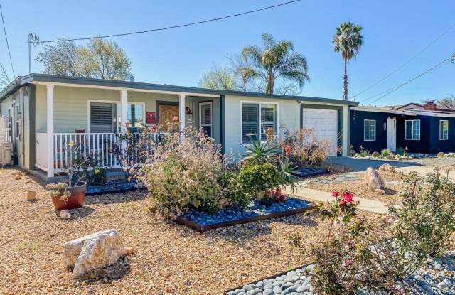 Beautiful Single-Story 2 Bedroom, 1 Bath with Large Yard photos photos