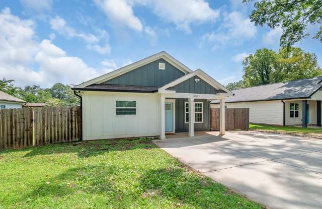 LIVE CLOSE TO THE ACTION — Modern 3-Bedroom Rental in Charlotte’s Reid Park! Gallery 3