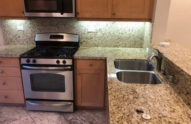 Beautiful Two-Story Townhouse With Garage!! Gallery 3