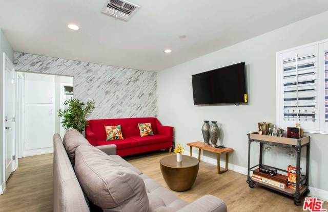9009 AVE S NORMANDIE - 9009 East Avenue S, Sun Village, CA 93543