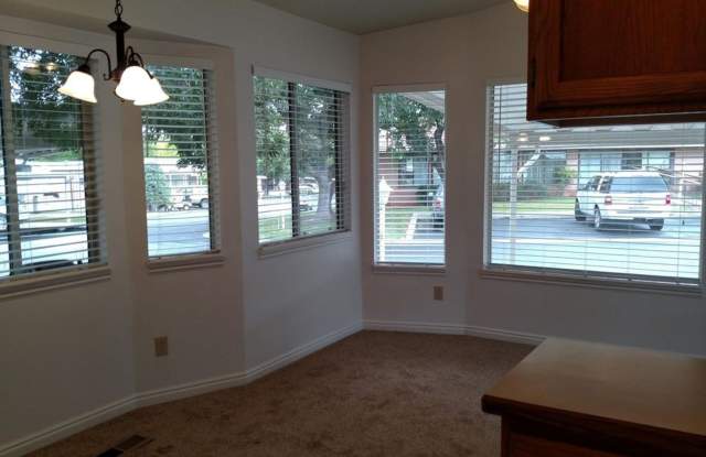 Cozy Home in the Kings Row Estates 55+ Community Gallery 4