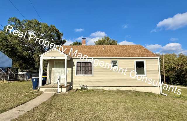 Charming 3-Bedroom Home with Covered Deck  Carport in Kansas City - 7718 Sni A Bar Terrace, Kansas City, MO 64129