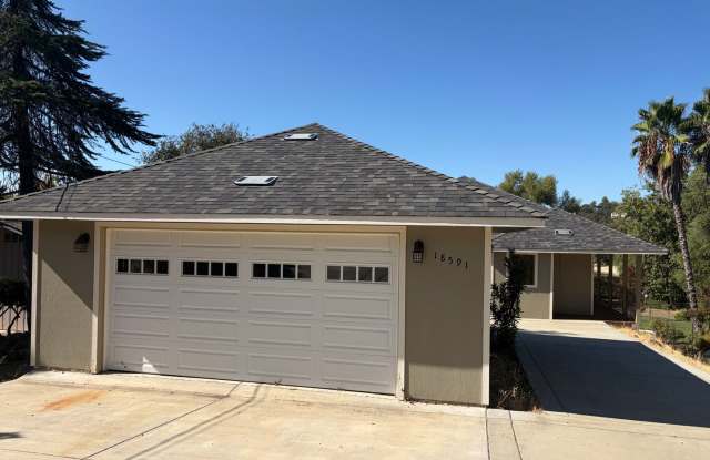 Hidden Valley Lakeside Rental Gallery 1