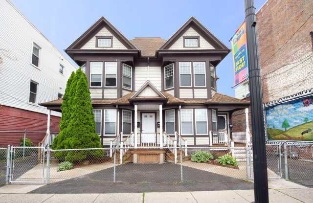 527 E Main Street unit: 2Nd Floor Right photos photos