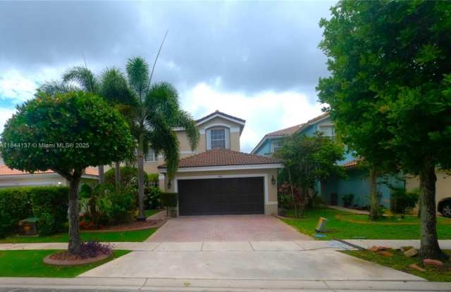 1943 SW 149th Ave photos photos