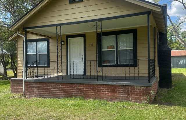 3 Bed/1 Bath House UNDER RENOVATIONS photos photos