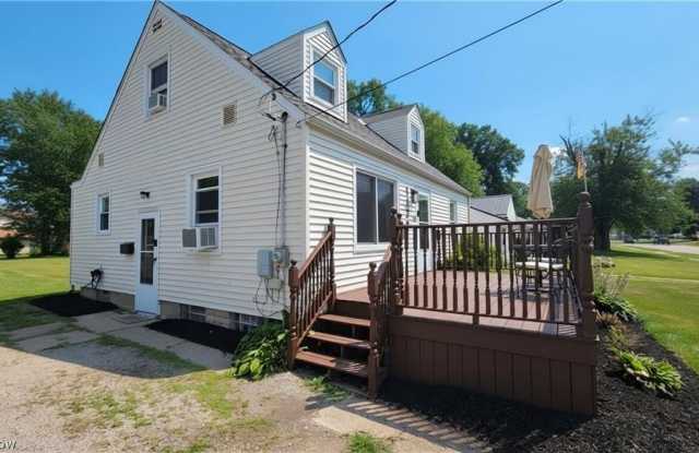 1328 Myrtle Avenue Gallery 2