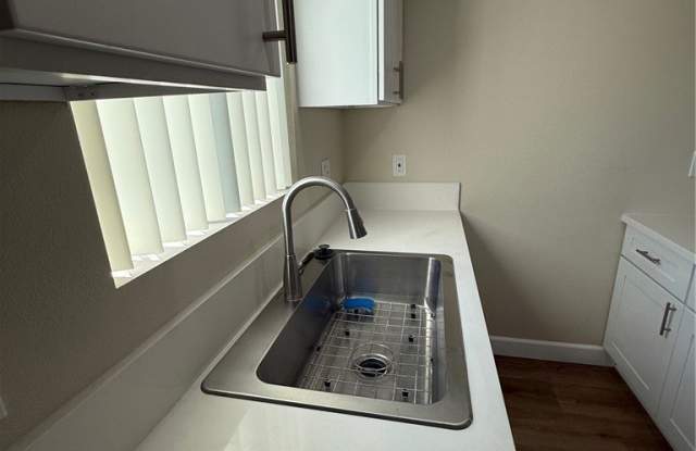 735 N Bush St.  Unit B photos photos