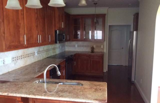 1002 Silver Lake Ct Gallery 2