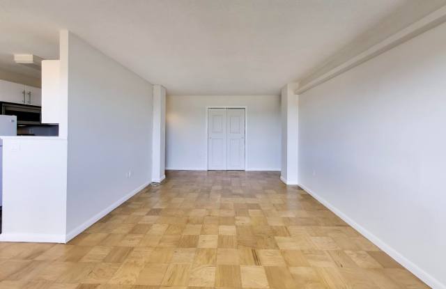 Amazing Location - 1Bed/1Bath Condo - Assigned Parking Gallery 4