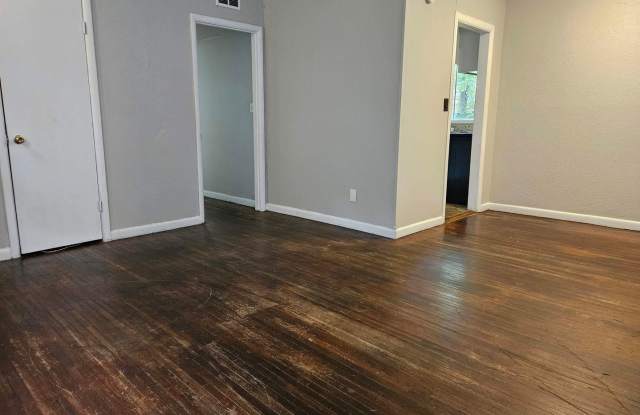 Charming 3 Bedroom Home with Spacious Yard - Your Dream Living Space Awaits! Gallery 4