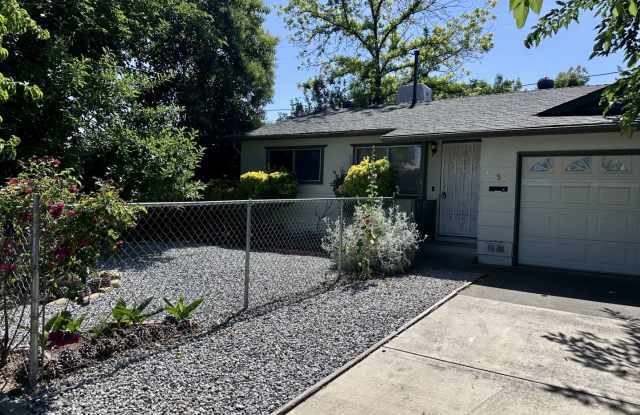 Spacious Half-Plex in Anderson w/ Yard! photos photos