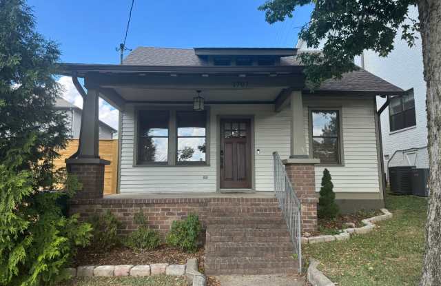 Perfect 4BR Bungalow in the Heart of Nashville Gallery 1