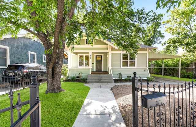Historic Charm, Modern Comfort Near Downtown San Antonio Gallery 4