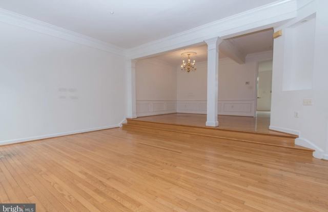 13559 FLOWERFIELD Gallery 4