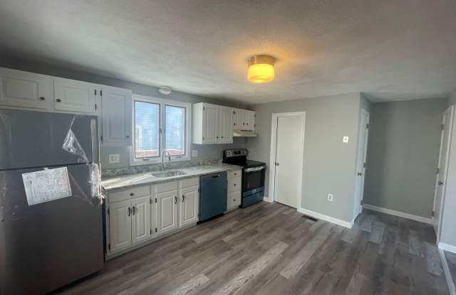 |Pet Ok Updated Lawrence Apt! | 2 Bed+Office 1.5 Bath | Close to 495 Gallery 3