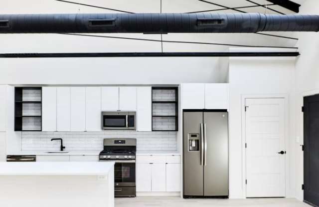 3061 W LOGAN Gallery 4