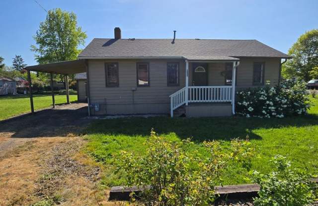 Pet Friendly 2 Bedroom House with a Storage Shed! - 625 Templeton Street, Brownsville, OR 97327
