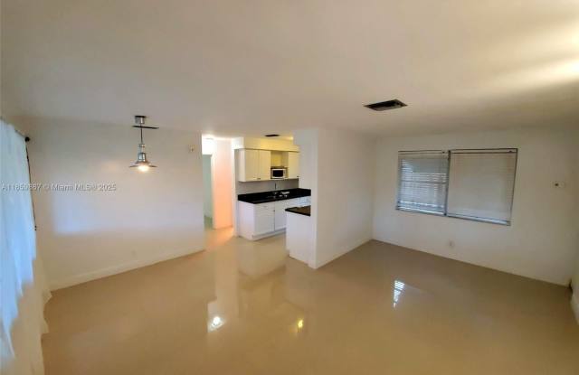 729 NE 6th St photos photos
