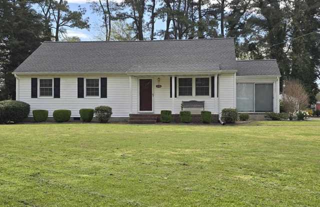10186 PINE AVE - 10186 Pine Avenue, Nassawadox, VA 23350