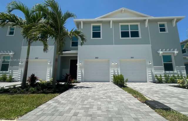 553 SE Rivergrass St photos photos