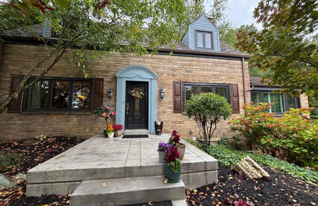 Beautiful 4 Bedroom Home In Mt. Lebanon! - 33 Woodland Drive, Allegheny County, PA 15228