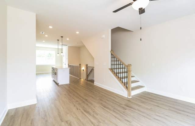 3-Bedroom, 3.5 Bath Townhome for Rent in Charlotte, NC | Attached Garage & Modern Kitchen Gallery 4