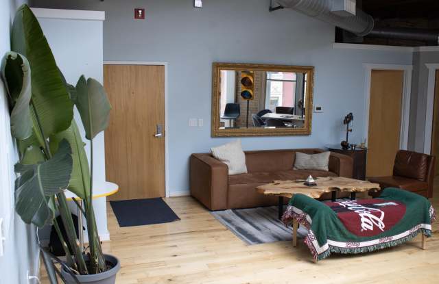 40 Monroe Center Street NW Gallery 2