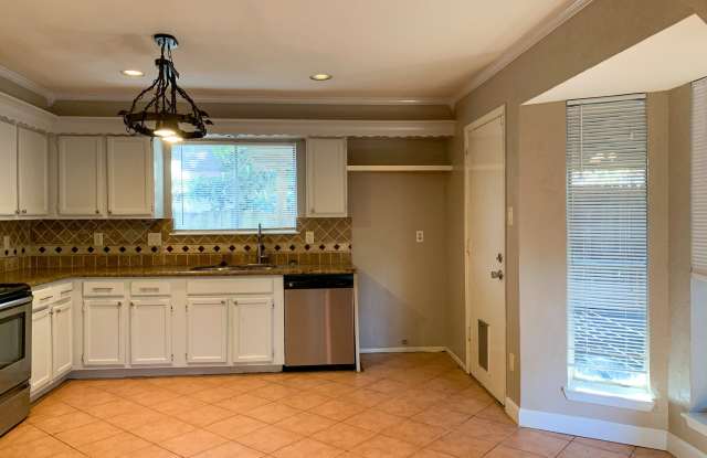 4515 Sloangate Drive Gallery 4