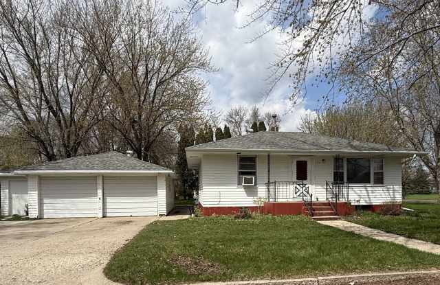 Cozy Home with Double Stall Garage - 735 C Avenue Northeast, Watertown, SD 57201