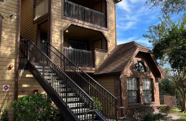 1/1 with a fireplace in Altamonte Springs Gated Community lakefront! Ready for move in!! - 345 Lakepointe Drive, Altamonte Springs, FL 32701