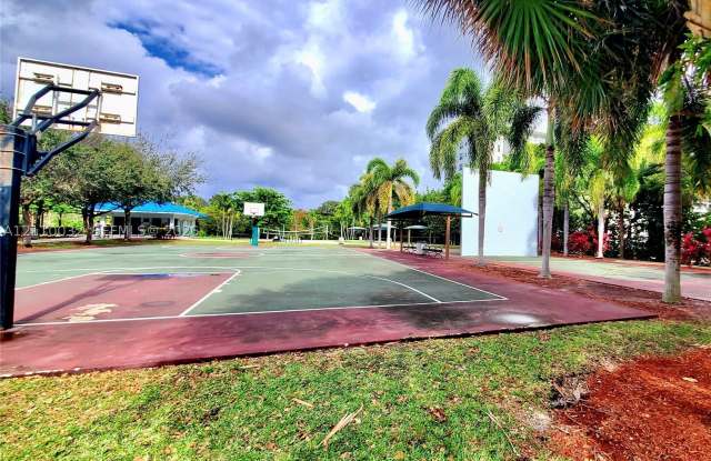 605 Oaks Dr Gallery 1