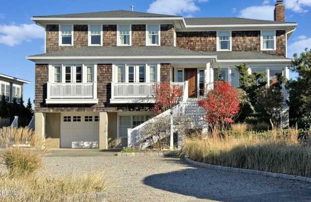 985 East Avenue photos photos