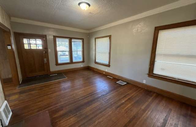 Charming & Spacious 3-Bedroom Home in West Toledo Gallery 4