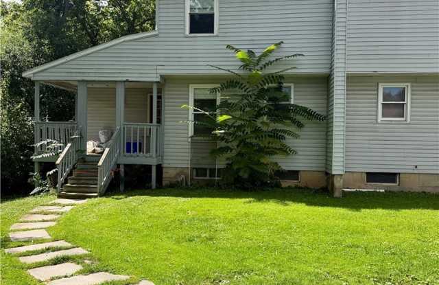 722 Oswego Street Gallery 4