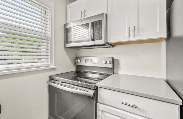 2522 Iowa St - Cedar Falls photos photos