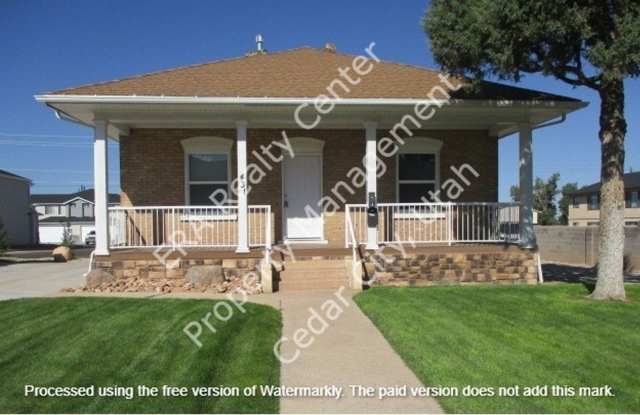 Move-In Discount $295.00!!!  2 bed, 1 bath Upstairs Apartment in Vintage Home photos photos