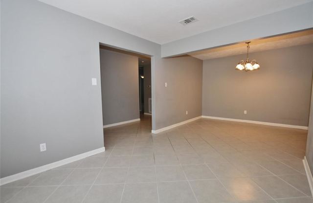 3323 Glen Spring Drive Gallery 3