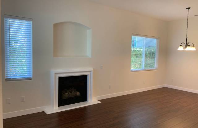 4305 Camino De La Rosa Gallery 2