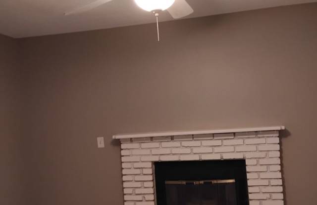 Spacious 5BR House in Lancaster Gallery 3
