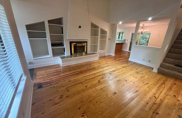 Freshly Updated! Beautiful 3-Bedroom Home Near the U of A with Community Amenities! Gallery 3