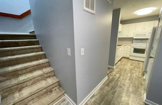 Updated, spacious 4br 2ba condo within walking distance to campus, parking included! Gallery 3